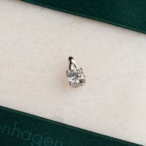 PRONG SOLITAIRE DIAMOND PENDANT - 1.0ct - WG - Vedhæng - Sisi Copenhagen