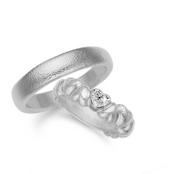 14 kt hvidguld hjerte vielsesringe med 0,20ct lab grown diamant