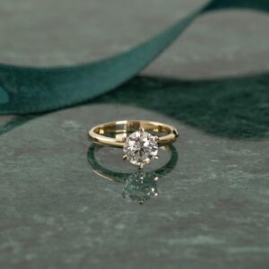 CLASSIC SOLITAIRE 6-PRONG DIAMOND RING - 1.5ct - YG - Ring - Sisi Copenhagen