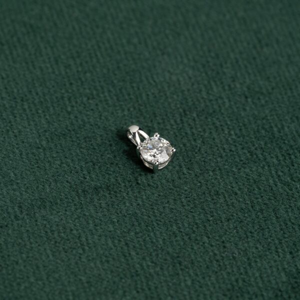 PRONG SOLITAIRE DIAMOND PENDANT - 0.5ct - WG - Vedhæng - Sisi Copenhagen