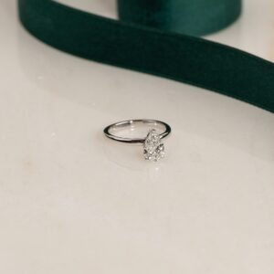 SOLITAIRE PEAR-CUT DIAMOND RING - 1.2ct - WG - Ring - Sisi Copenhagen