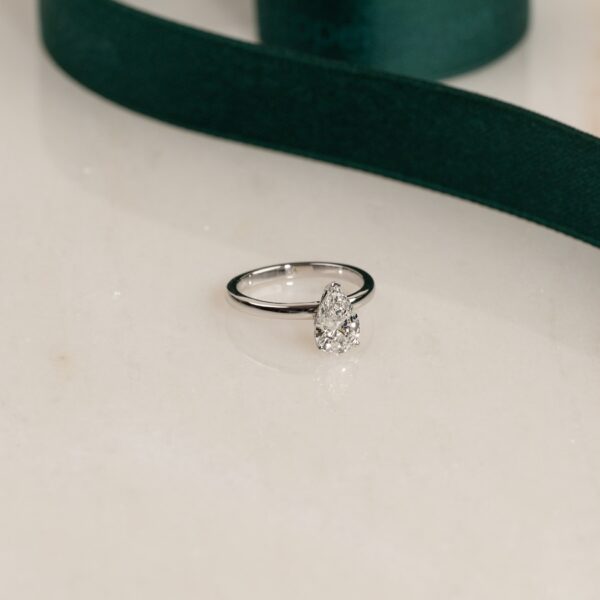 SOLITAIRE PEAR-CUT DIAMOND RING - 1.2ct - WG - Ring - Sisi Copenhagen