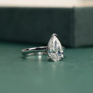 SOLITAIRE PEAR-CUT DIAMOND RING - 2.0ct - WG - Ring - Sisi Copenhagen