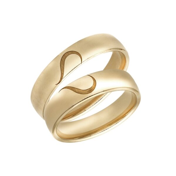 Vielsesringe i 14 kt guld med delt hjerte gravering