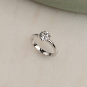 CLASSIC SOLITAIRE 6-PRONG LAB-DIAMOND RING - 1.0ct - WG - Ring - Sisi Copenhagen