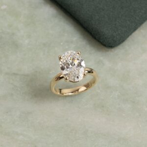 SOLITAIRE OVAL-CUT LAB-DIAMOND RING - 5.0ct - YG - Ring - Sisi Copenhagen